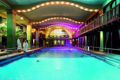 중앙 목욕탕 (센트랄바데트)